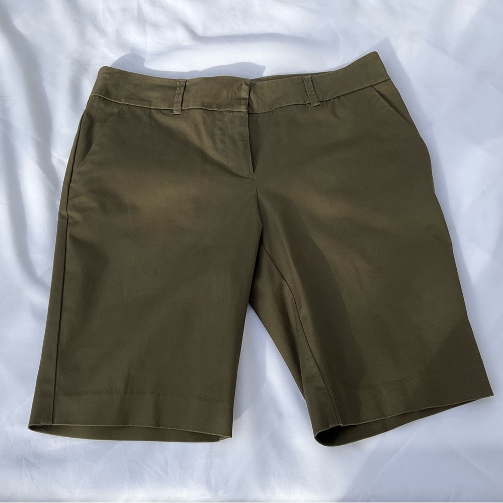 NWOT - Jacob Olive Green Bermuda Shorts - Size 6